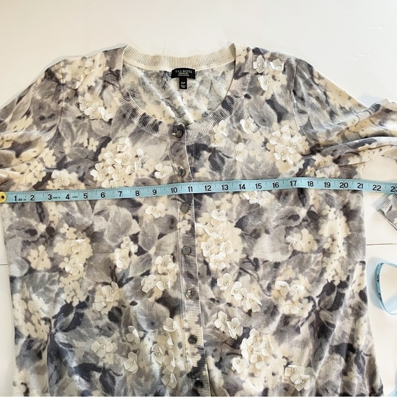 Talbots Gray White Floral 3D Silk Blend 3/4 Sleeve button Front Cardigan Size XL - Picture 6 of 7